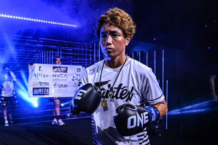 Kana Morimoto makes her entrance