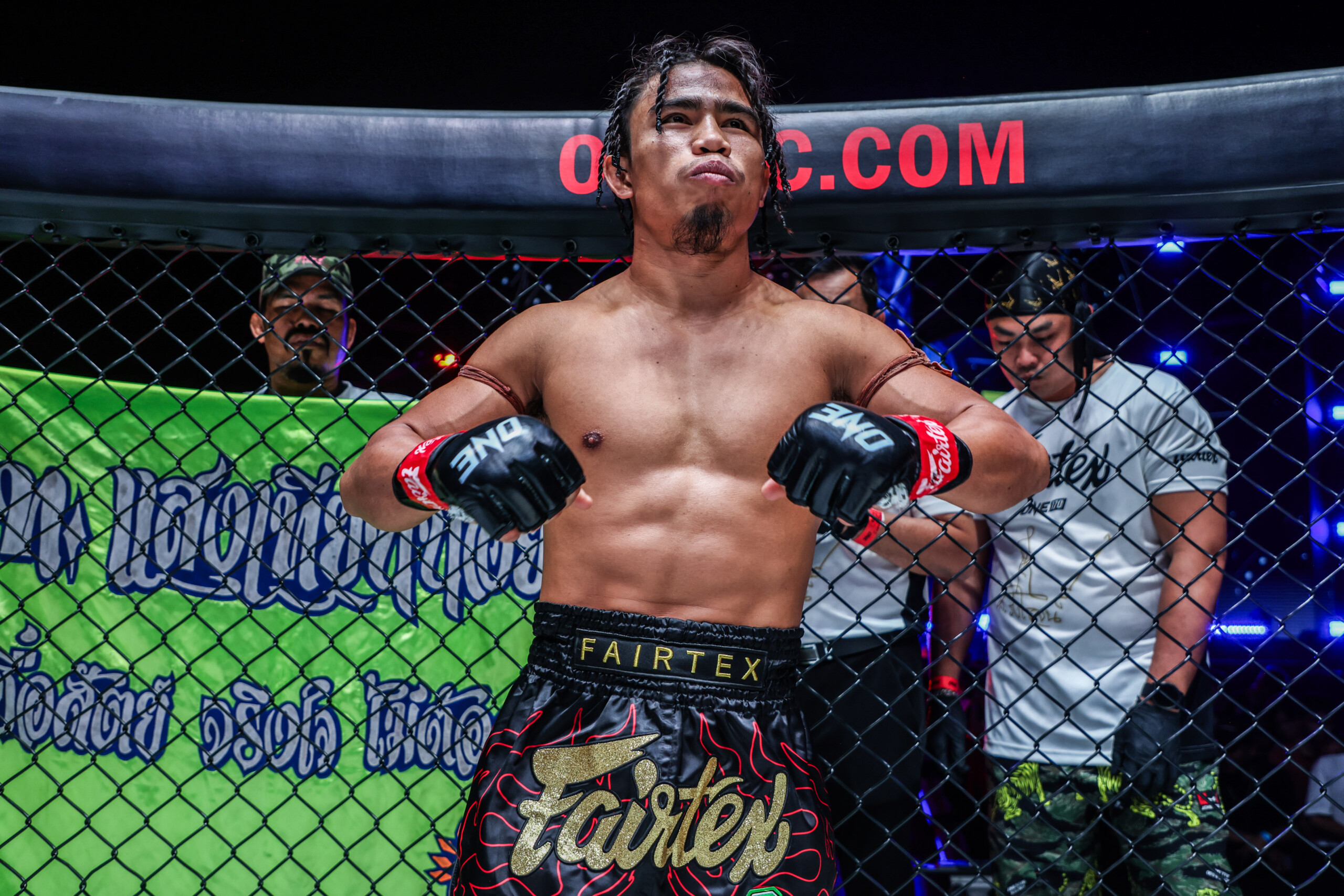 Suriyanlek Por Yenying gets ready for his scrap against Thant Zin at ONE 170.