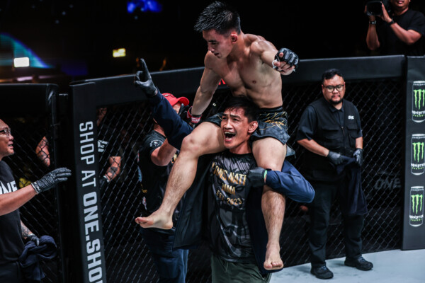 Joshua Pacio defeats Jarred Brooks at ONE 171