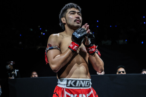 Prajanchai says a prayer before his fight against Ellis Badr Barboza at ONE Fight Night 28.