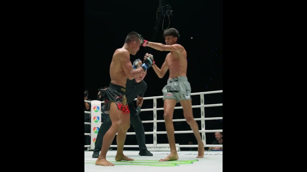 Jabbing knees from Nabil Anane!