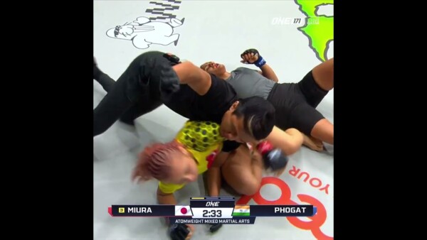 NASTY kneebar  Ayaka Miura submits Ritu Phogat in Round 1 for her fourth straight win!