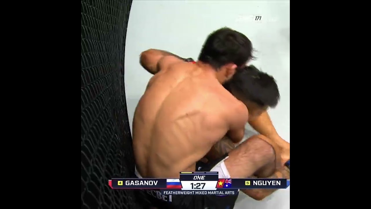 "The Cobra" STRIKES  Shamil Gasanov rocks and nearly submits Martin Nguyen in Round 1!