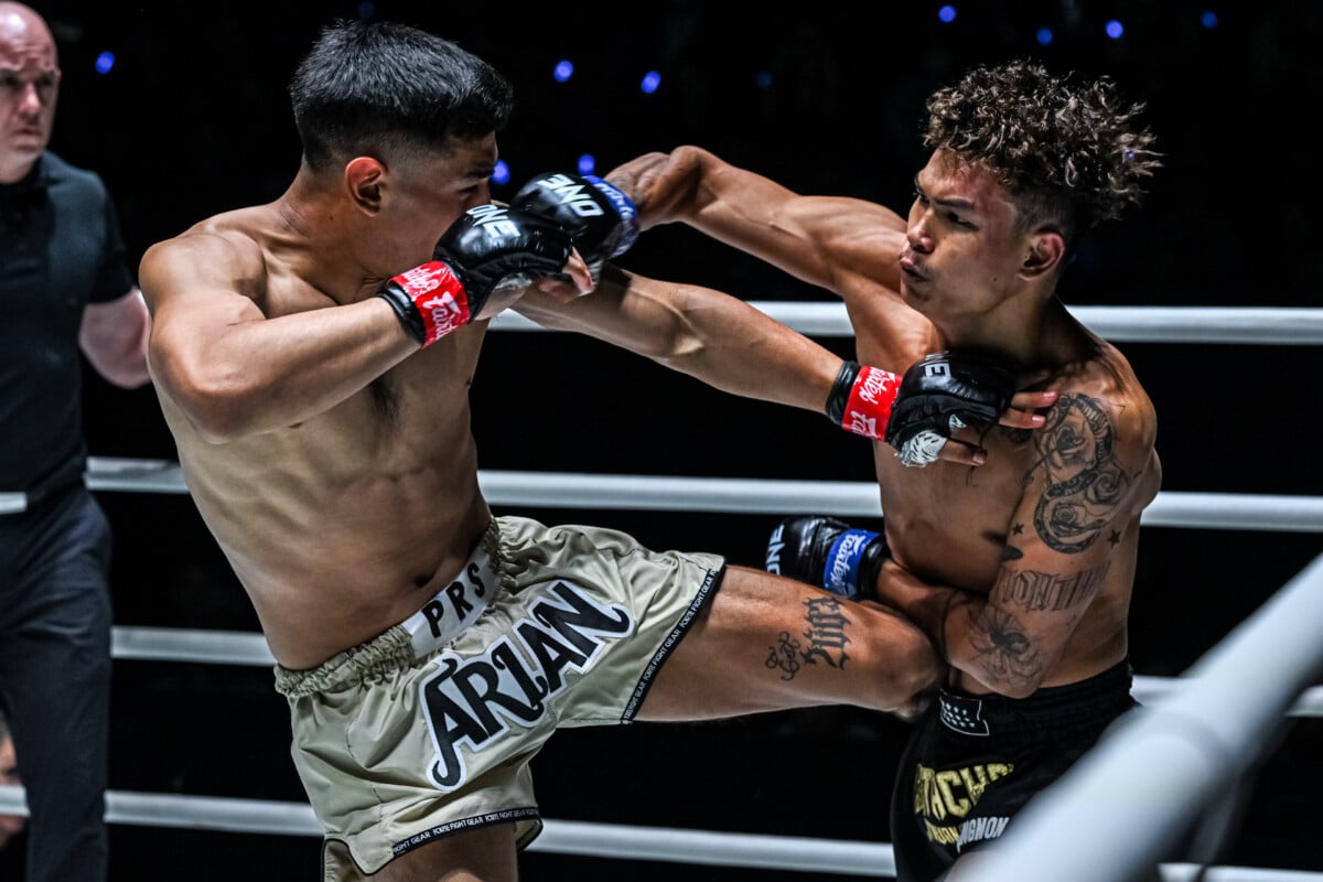 Arian Esparza in action alongside Nontachai Jitmuangnon at ONE Fight Night 29.
