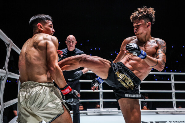 Arian Esparza Nontachai Jitmuangnon ONE Fight Night 29 39