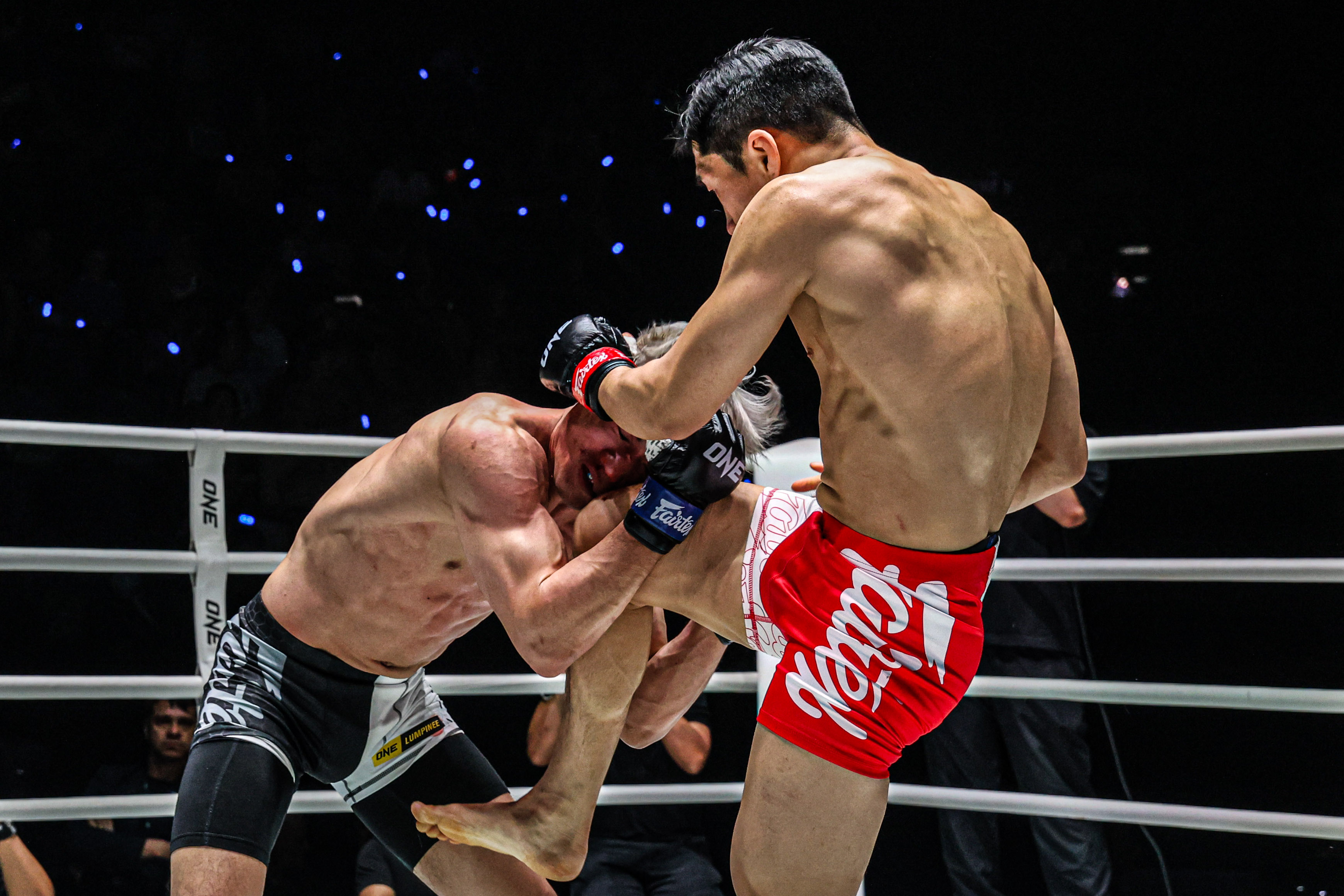 Jang Seon Giu Katsuaki Aoiagi One Friday Fights 100 16.jpg