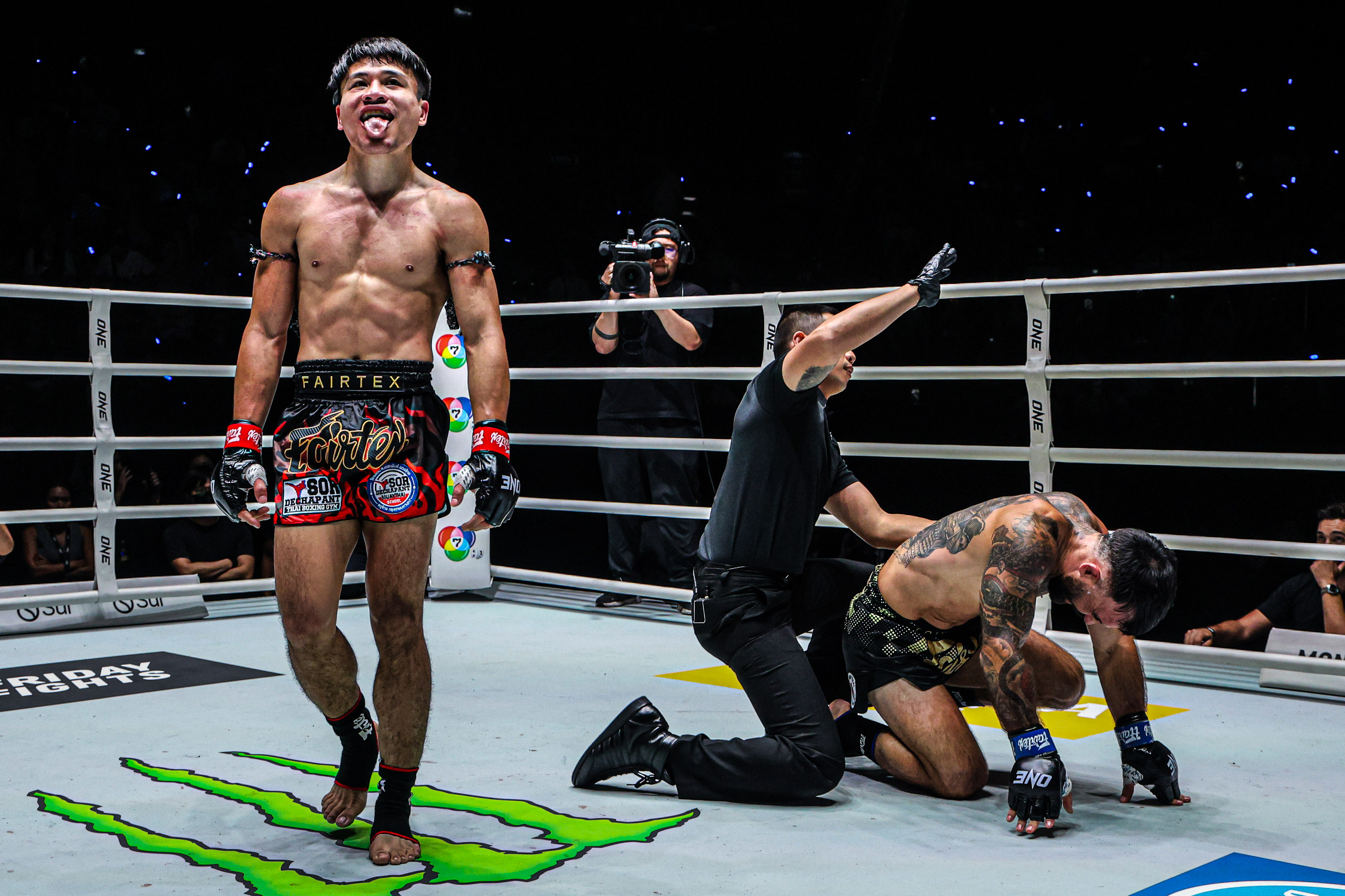 Jaosuaiai Mor Krungthepthonburi Denis Purić ONE Friday Fights 100 25.jpg
