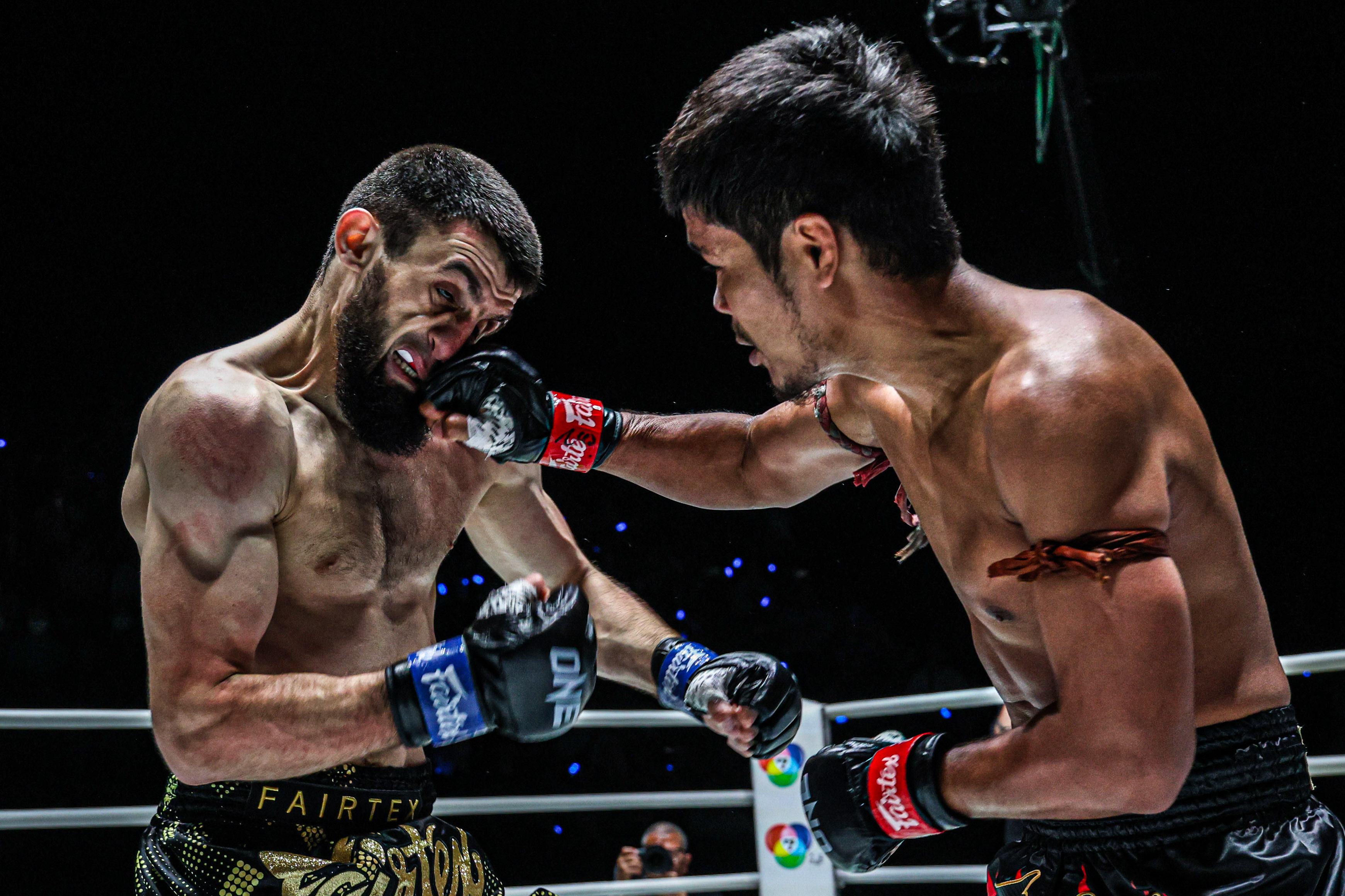 Muangthai PK Saenchai Ibragim Abdulmedzhidov ONE Friday Fights 100 14.jpg