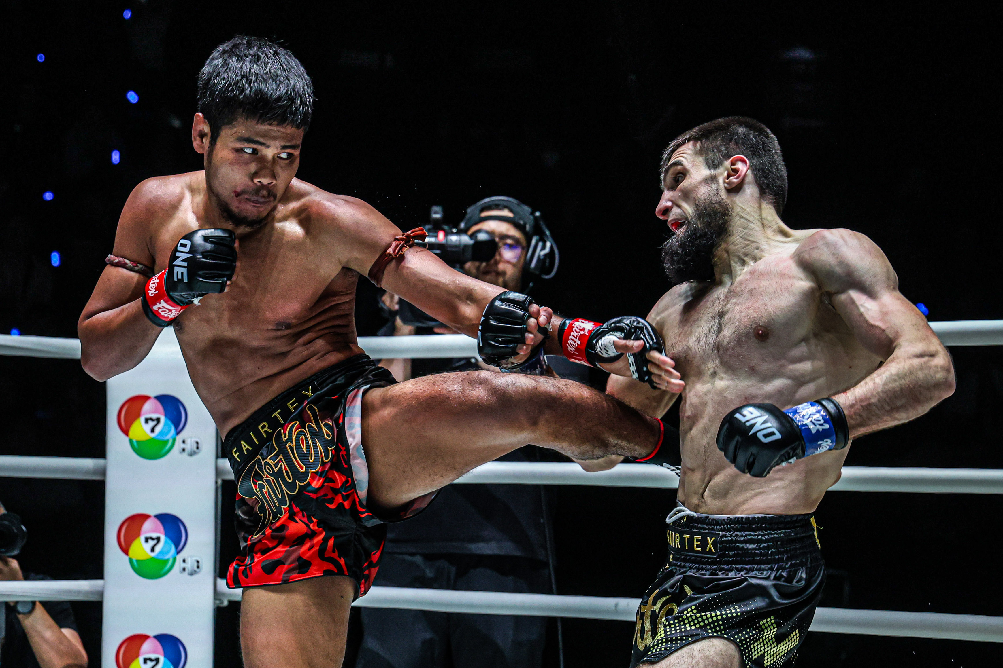 Muangthai PK Saenchai Ibragim Abdulmedzhidov ONE Friday Fights 100 18.jpg