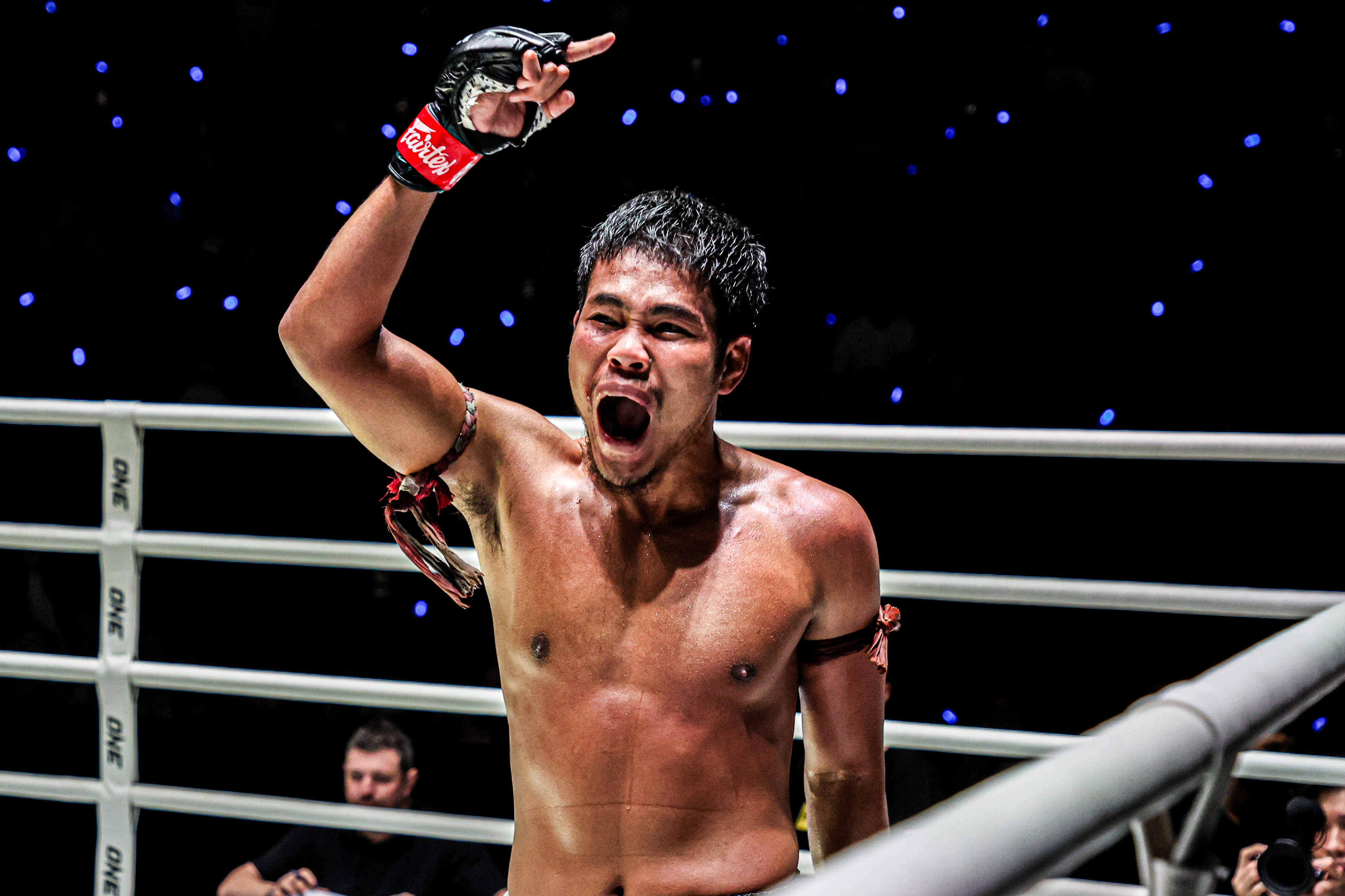 Muangthai PK Saenchai Ibragim Abdulmedzhidov ONE Friday Fights 100 26.jpg