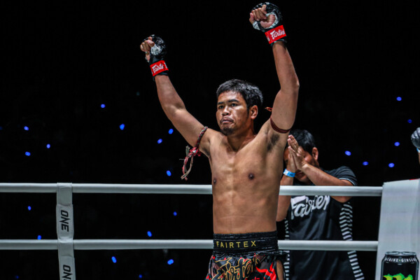 Muangthai PK Saenchai Ibragim Abdulmedzhidov ONE Friday Fights 100 7