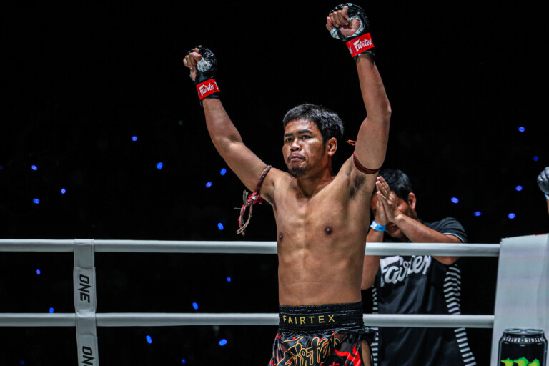 Muangthai PK Saenchai Ibragim Abdulmedzhidov ONE Friday Fights 100 7