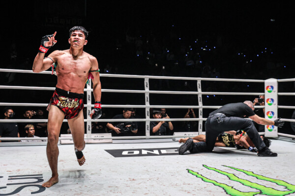 Nakrob Fairtex Puengluang Baanramba ONE Friday Fights 101 17