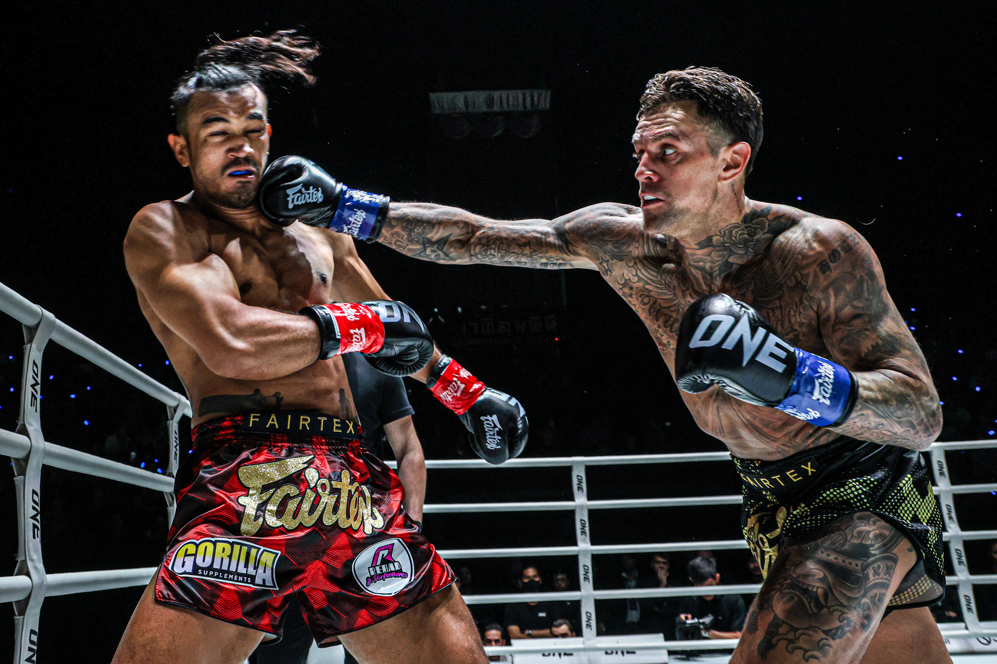 Sinsamut Klinmee Nieki Holzken ONE Friday Fights 100 11.jpg