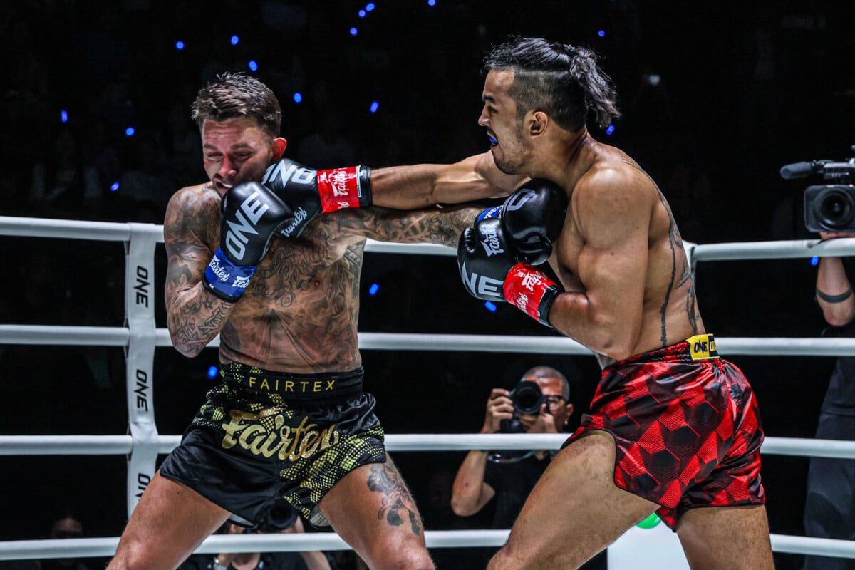 Sinsamut Klinmee punches Nieky Holzken at ONE Friday Fights 100