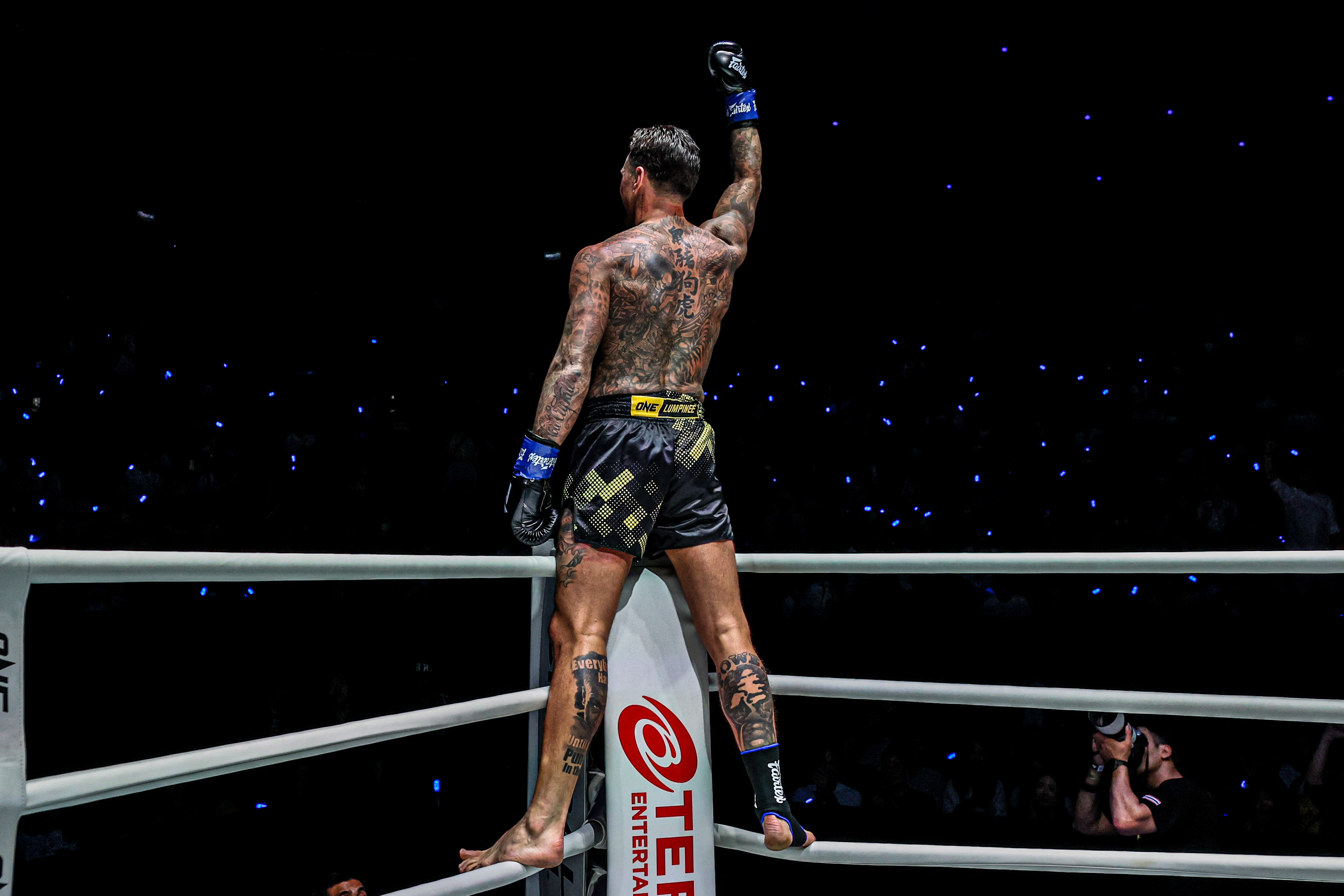 Sinsamut Klinmee Nieki Holzken ONE Friday Fights 100 32.jpg