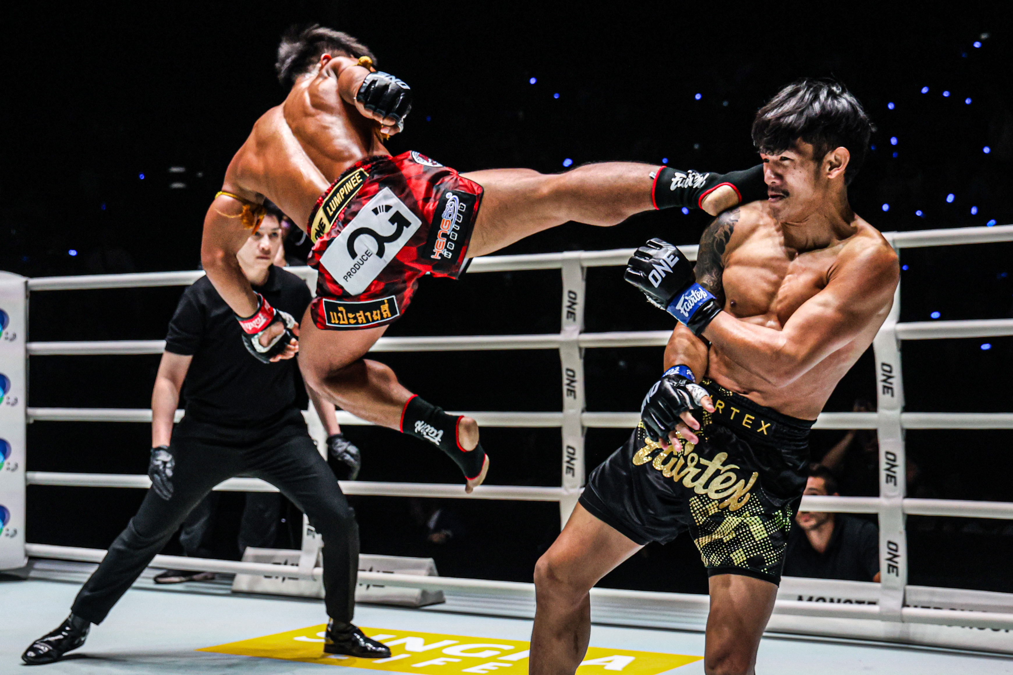 Songchainoi Kiatsongrit Teeiai Vankhongohm MBK ONE Friday Fights 100 18.jpg