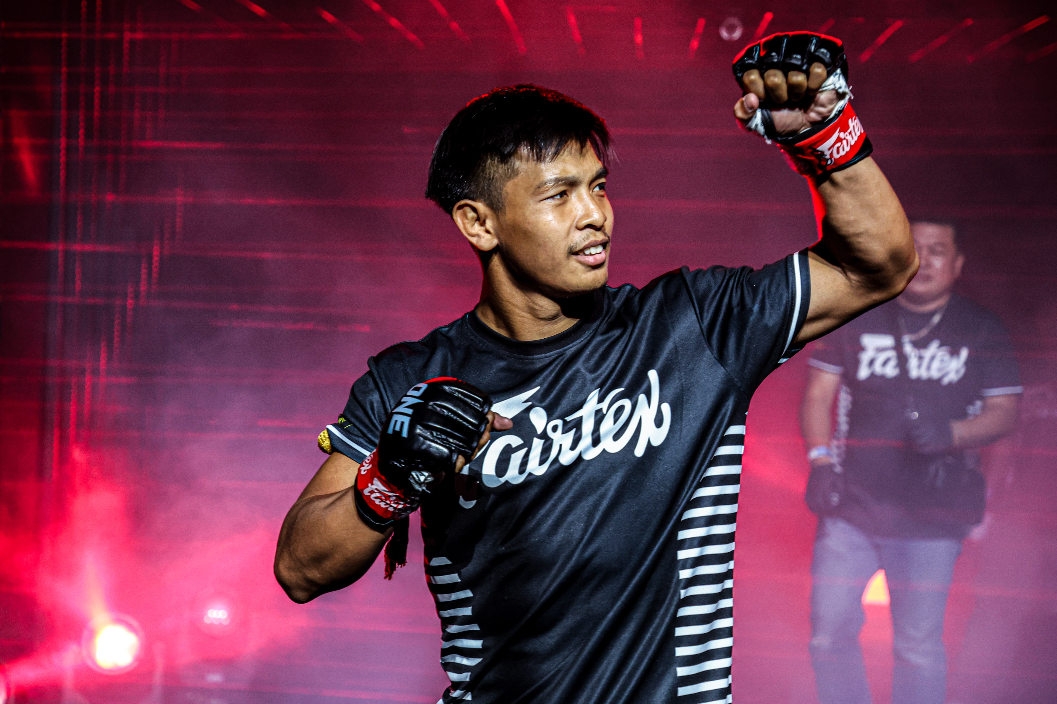 Songchainoi Kiatsongrit Teeiai Vankhongohm MBK ONE Friday Fights 100 27.jpg