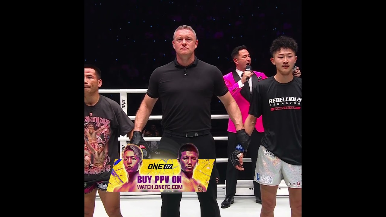 FLAWLESS  Shimon outduels the legendary Yodlekpet en route to a unanimous decision win!