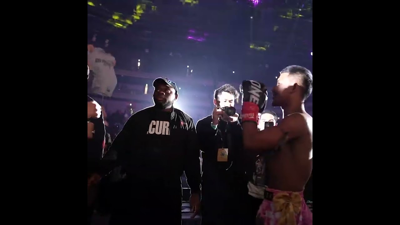 Signing autographs the Rodtang way ✍️