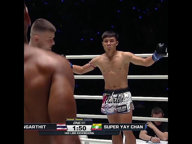 Take a seat  Sangarthit drops Super Yay Chan in Round 2!