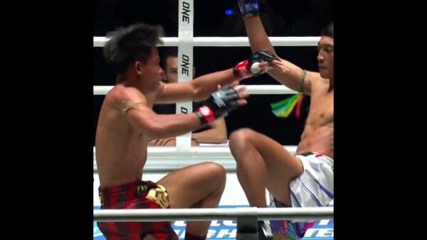 DAZZLING debut  Jaradchai styles on Petwanghin for a phenomenal first round KO!