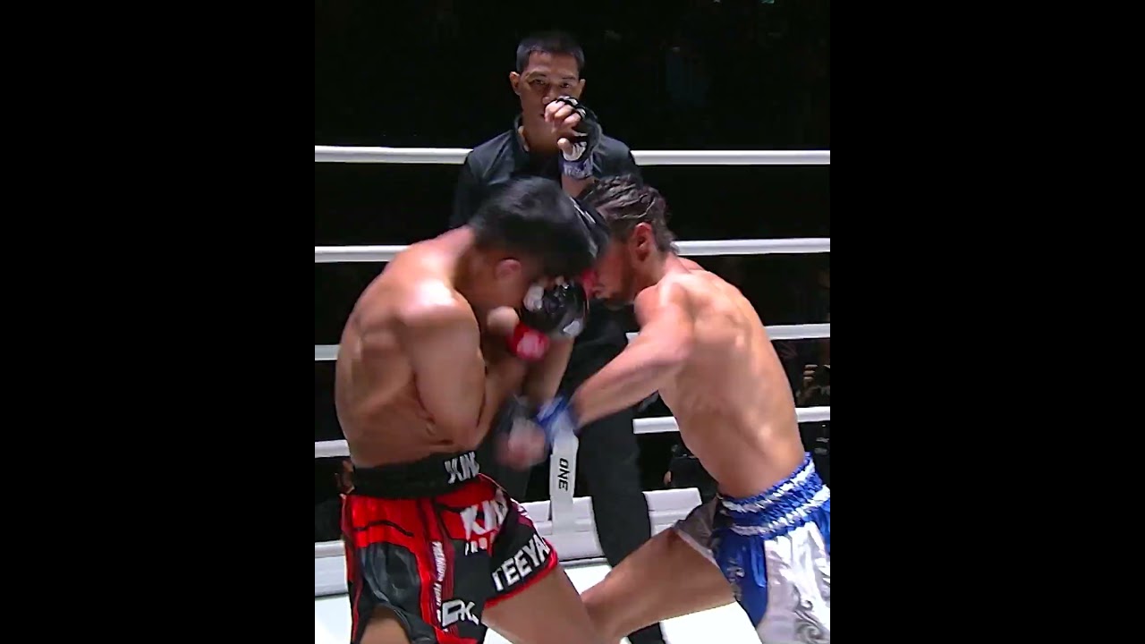 These knockdowns had us like  The Muay Thai scrap between Majid Karimi and Teeyai was FIRE