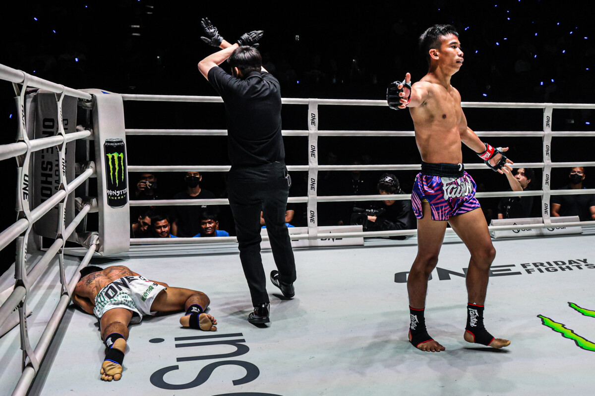 Pet Suanluangrodyok Petnaruang Sor Rungsak ONE Friday Fights 108 12