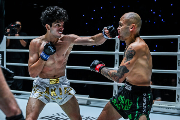 Akif Guluzada punches Sean Climaco