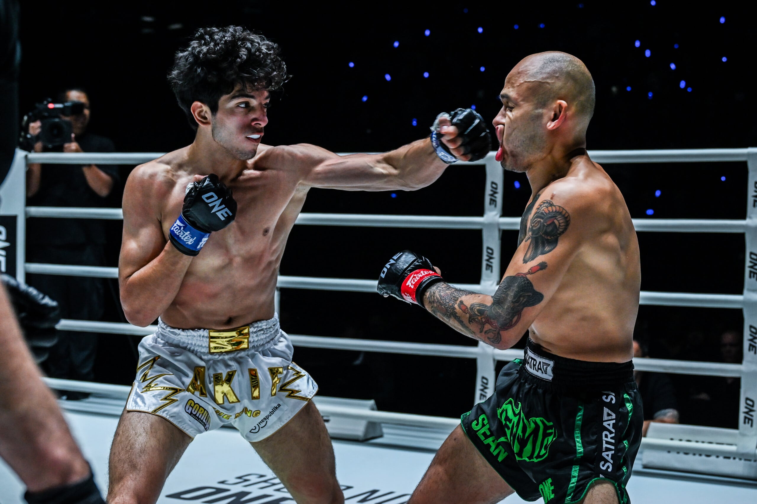 Akif Guluzada punches Sean Climaco