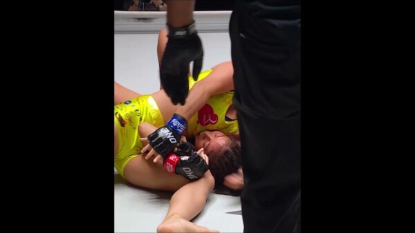 Ayaka Miura's submission offense is ELITE