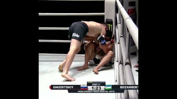 Chopped and stopped  Ivan Gnizditskiy shuts down Khurshidbek Bozarboev in the very first round!