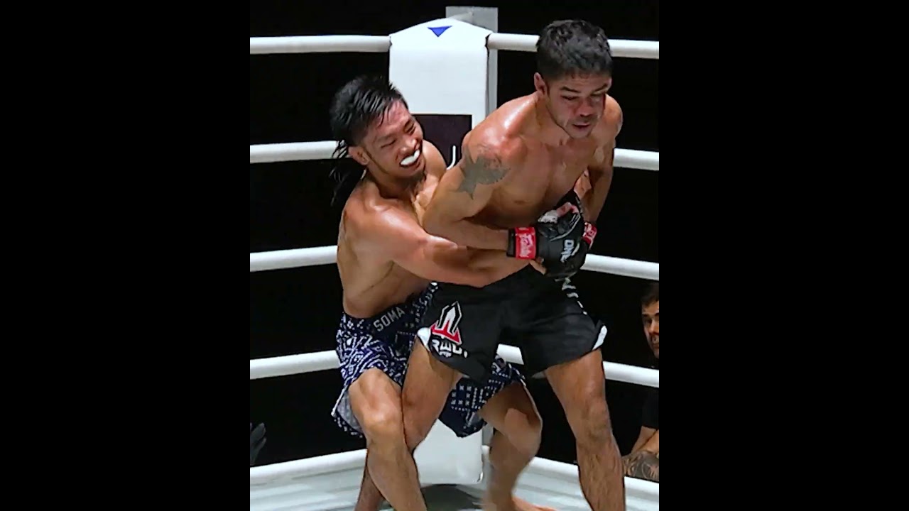 Lito Adiwang and Danial Williams were SCRAPPING it out in this high octane strawweight MMA banger!