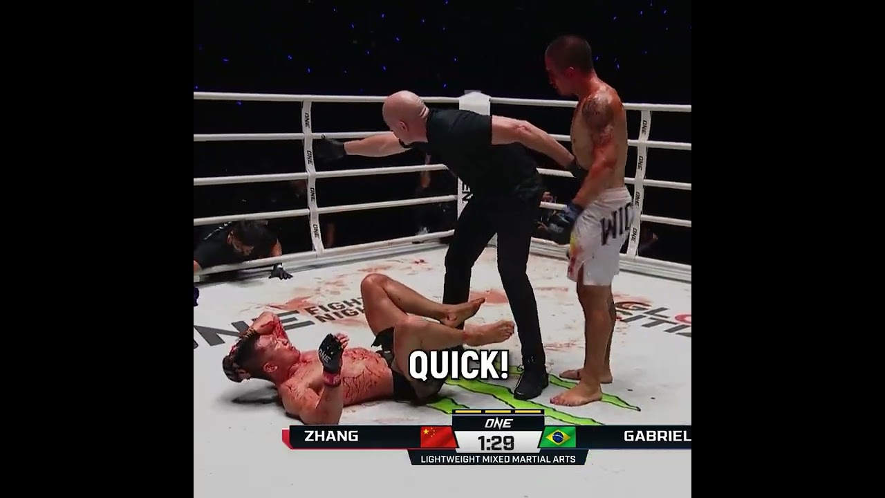 Towels are FLYING at Lumpinee Stadium