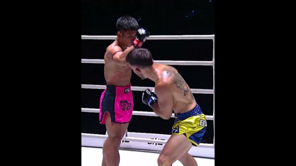 Wait for the NASTY knockout finish to this firefight between Yodlekpet and Denis Puric!