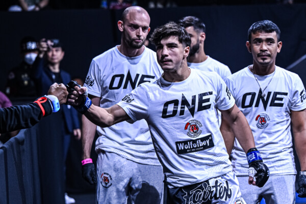 Lebanese Muay Thai fighter Ramadan Ondash makes his entrance