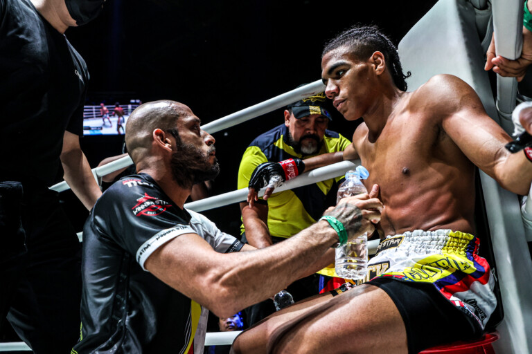 Johan Estupinan gets advice from his cornerman
