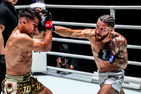 Johan Ghazali and Diego Paez in action at ONE Fight Night 32.