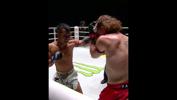 BUZZER BEATER KO  Saw Min Min and Josh Trowbridge came out guns blazing in this Muay Thai duel!