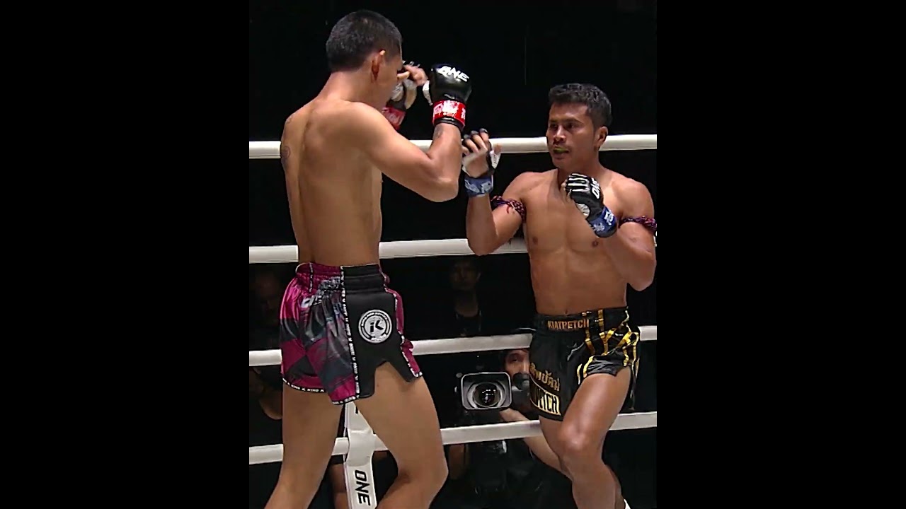 Chartpayak flipped the script on Petnamngam after surviving a NASTY head kick knockdown!