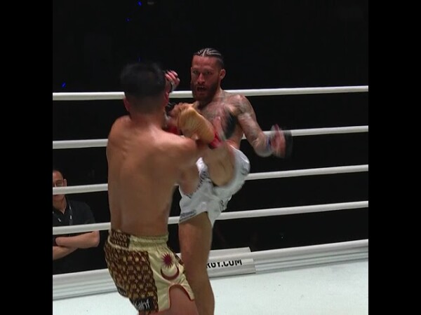 Diego Paez and Johan Ghazali leave it ALL in the ring  #ONEFightNight32