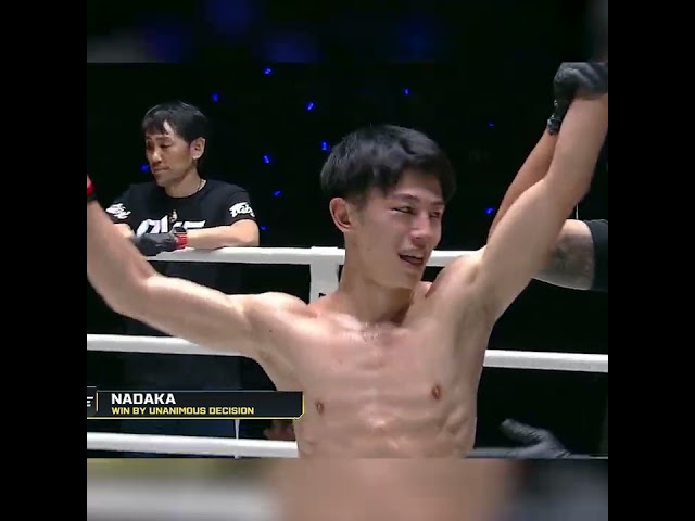 DOMINANT display  Nadaka outstrikes Banluelok for a clear cut unanimous decision win!