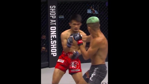 Fabricio Andrade's got NASTY knees