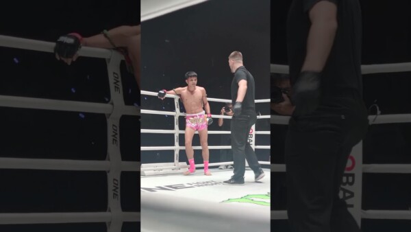 Picture perfect   Ringside action of Jaosuayai's unbelievable head kick!