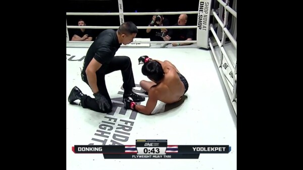"The Destroyer" is BACK  Yodlekpet ends Donking's four fight win streak with a first round KO!