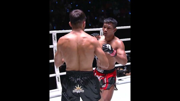 Wait for the shocking ending to this wild Muay Thai brawl between Samingdam and Javad Bigdeli!