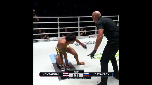 24 SECOND KO  Abdulla Dayakaev starches Nontachai for his fourth straight win by knockout!