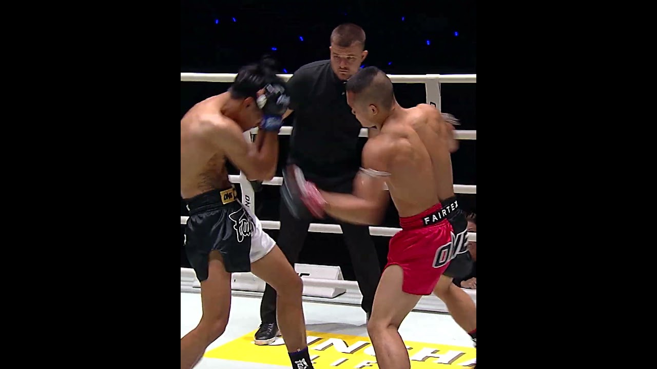 PURE CHAOS  Maisangkum and Petsangwan traded leather in this Muay Thai banger!