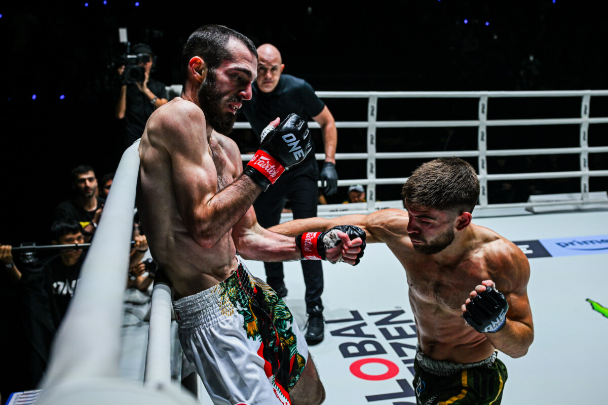 Mehmonxona xonasida yashirin kamerali jinsiy aloqa