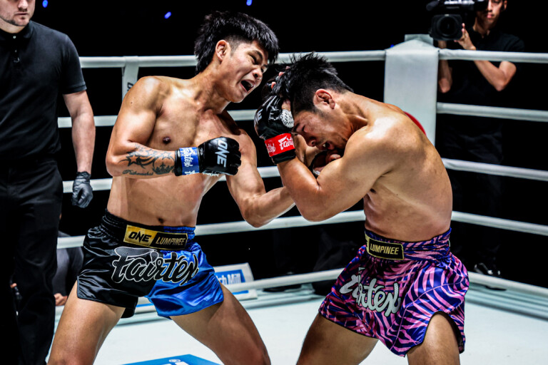 Pompet lands a punch on Yodlekpet at ONE Friday Fights 120